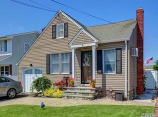 67 Jackson Pl, Massapequa, NY 11758
