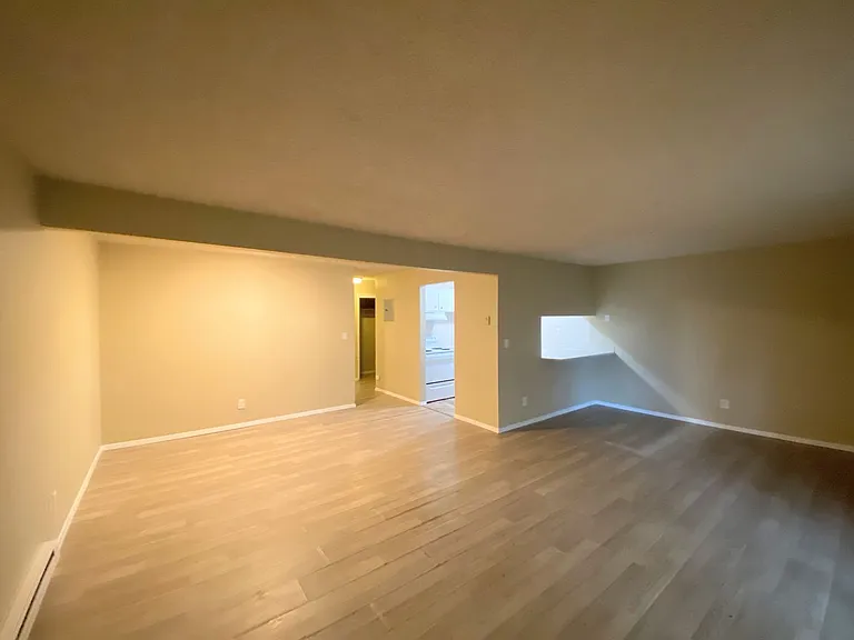 Clover Creek Apartments — Photo 3