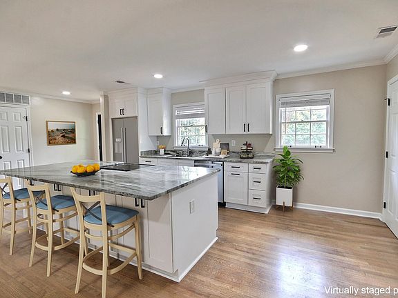 2nd image of 124 Charlotte Cir E