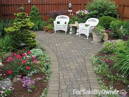 Enjoy the Serenity! : Read the paper, a good book, have a glass of wine....very private; all fenced.