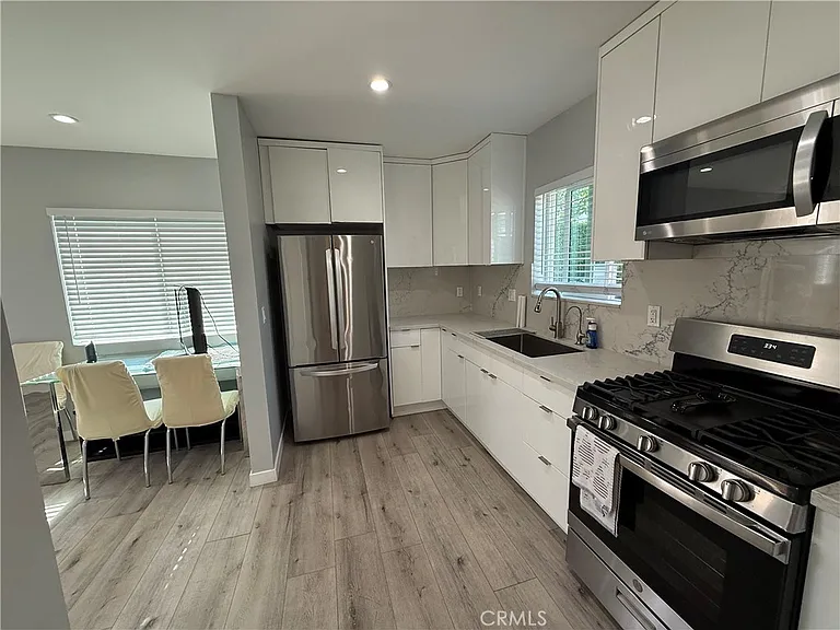 11406 Collett — Photo 3