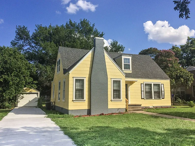 2606 Pine Ave — Photo 2