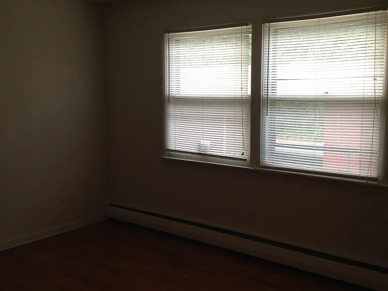 323-349 E Walnut St — Photo 20