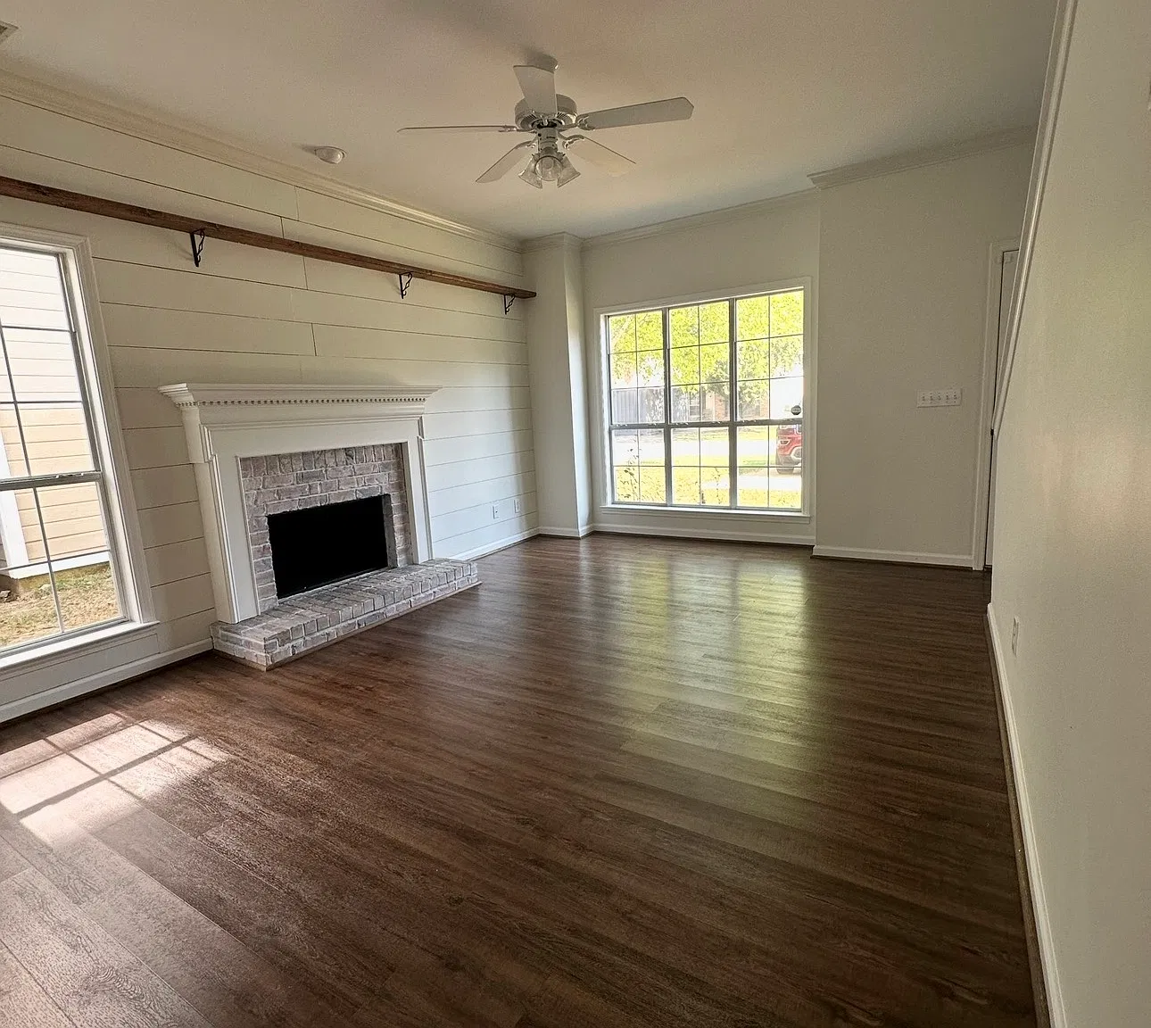 3 bed, 1303 sqft, $1,895 — Photo 2