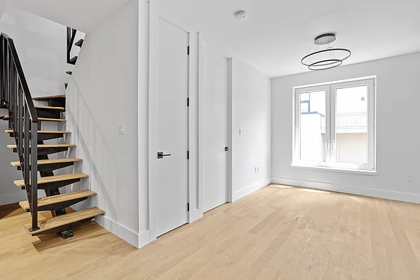 Rented by Skyhigh Realty NYC LLC | media 27