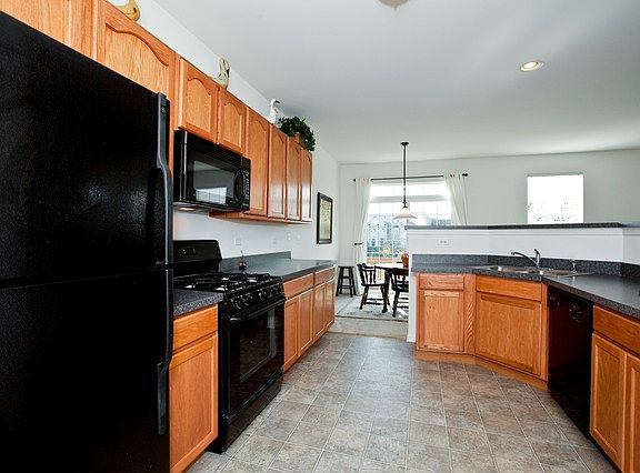 4th image of 900 Summit Creek Dr