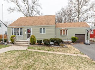 492 Fairview Ave, Colonia, NJ