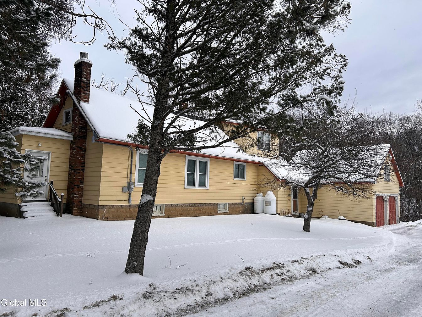 1st image of 730 Sacandaga Road