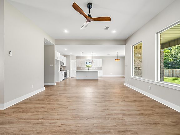 5th image of 210 Petronia St