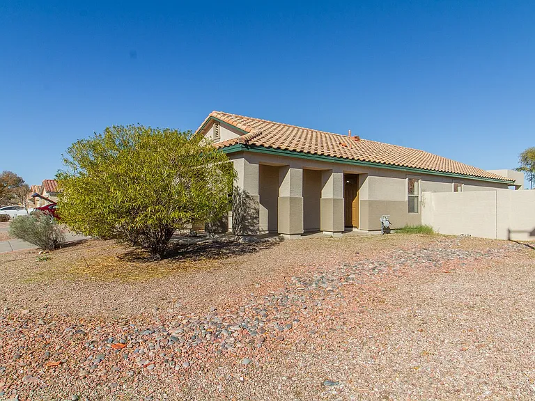 8566 E Desert Ln — Photo 3