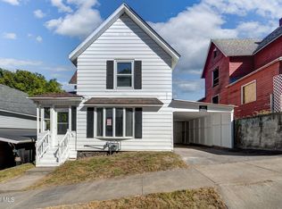 36 Maple St, Gloversville, NY 12078