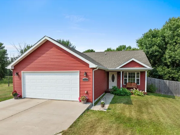 1732 Rivers Edge Dr SE, Minot, ND 58701