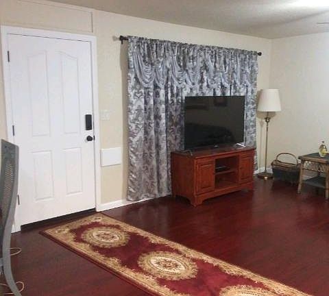 3rd image of 315 Olive Ct