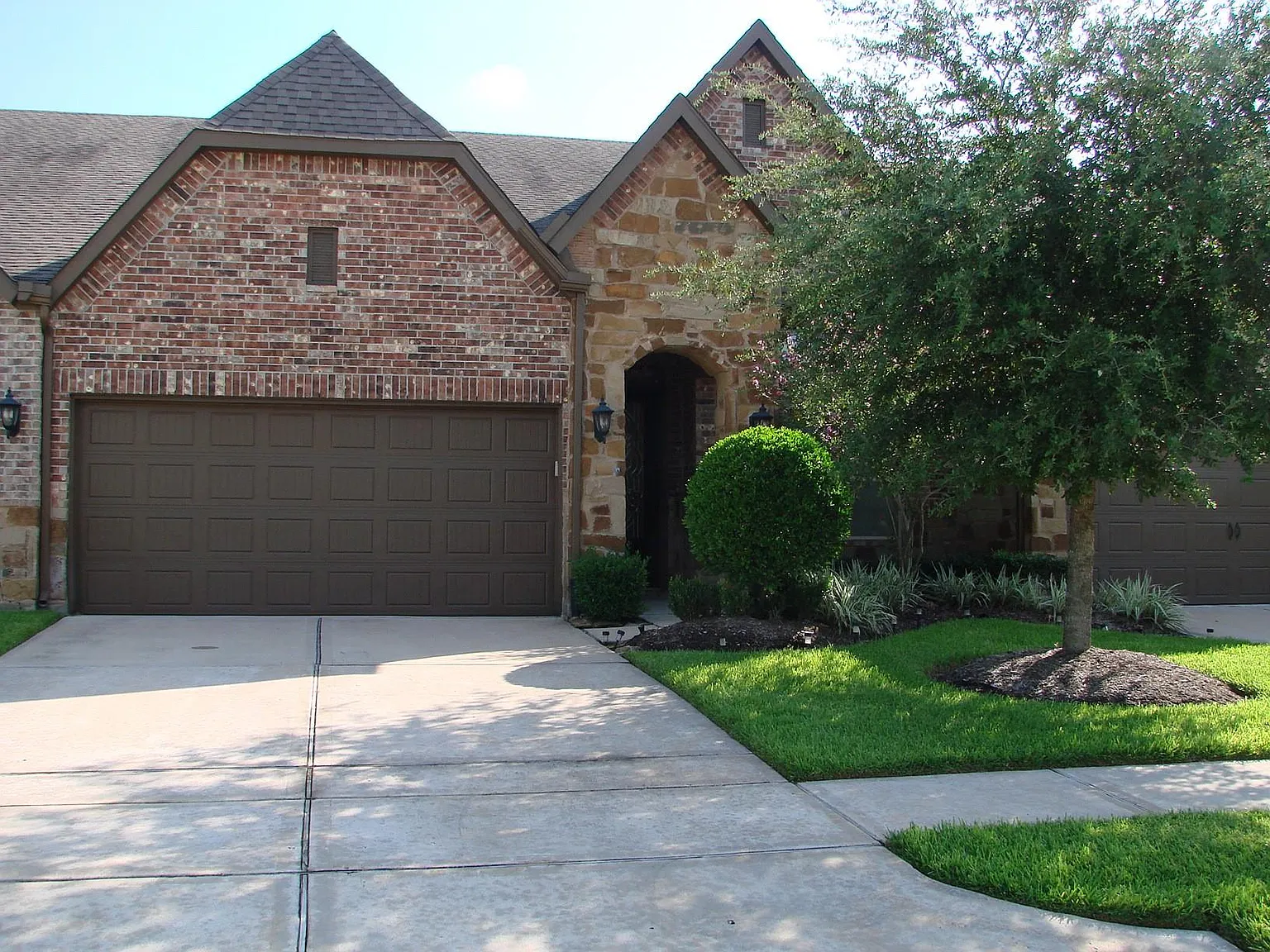 3 bed, 3.0 bath, 2766 sqft, $2,750 — Photo 1