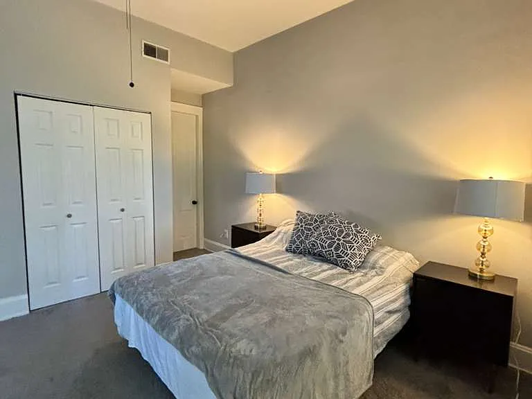 Master bedroom with en-suite bathroom - 1st floor