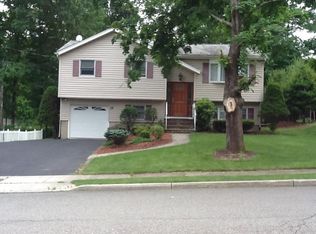 14 Cindy Ln, Oak Ridge, NJ 07438