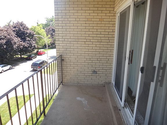 5th image of 215 Marengo Ave APT 3C