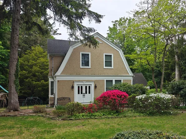 8 Wells Lane, Stony Brook, NY 11790