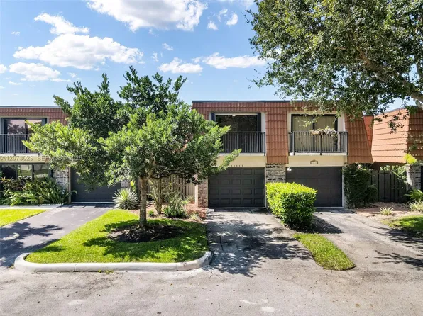 11112 N Harmony Lake Cir, Fort Lauderdale, FL 33324