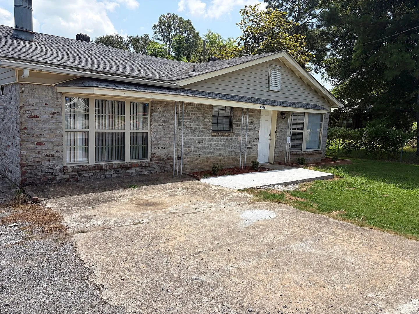 3 bedroom and 1.5 bathroom — Photo 3