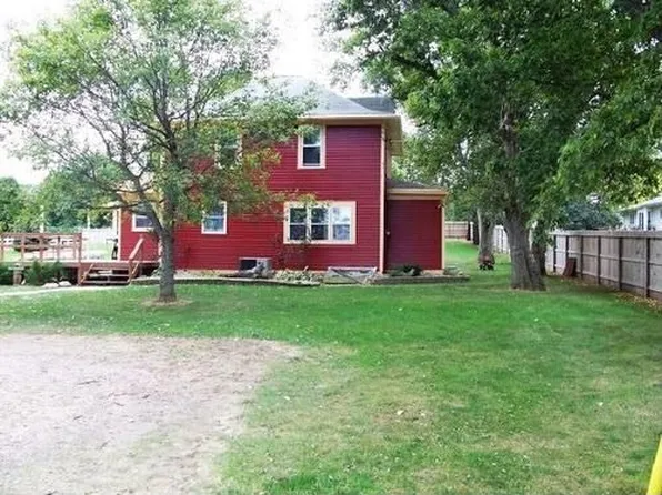 708 4th St, Baltic, SD 57003