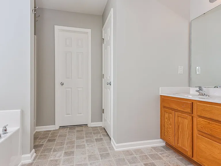804 Red Oak Tree Dr — Photo 15