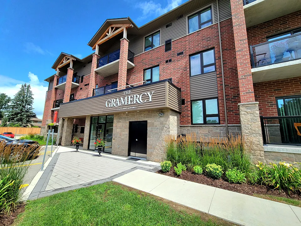 11 Douglas Cres
