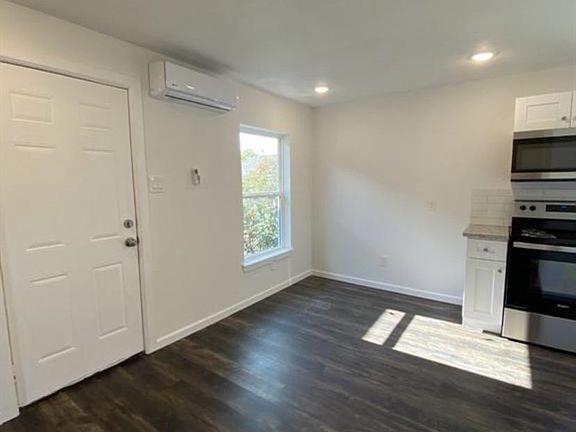 2nd image of 2509 1/2 Truxillo Ave #2509-B