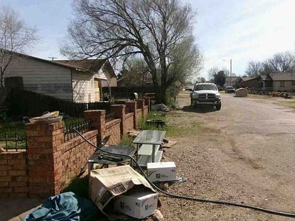 Exterior Neighborhood (street photo)