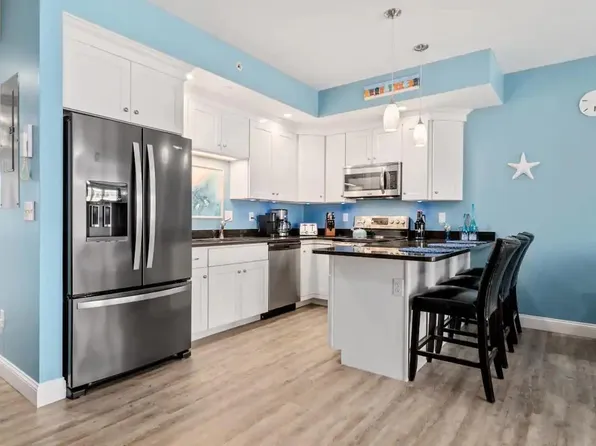 128 Ashworth Ave, Hampton, NH