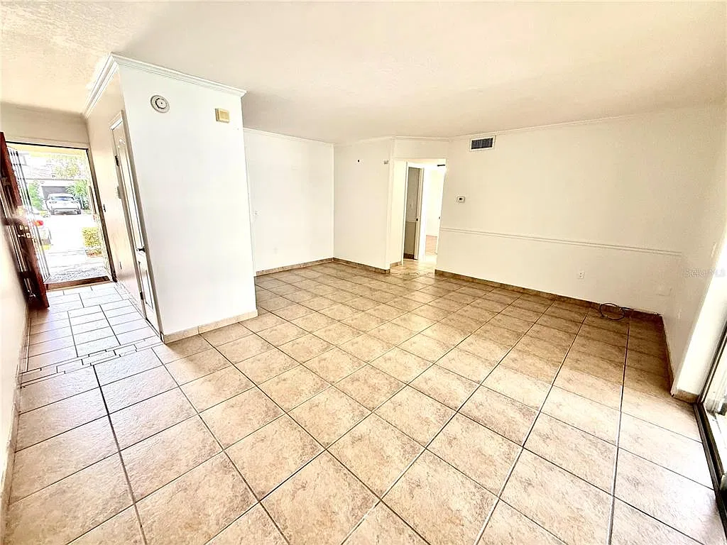 2 bed, 1.0 bath, 884 sqft, $1,800 — Photo 4