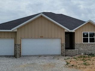828 S Rockburn Ct, Nixa, MO 65714