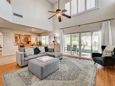 33 Reyburn Dr, Henderson, NV, 89074