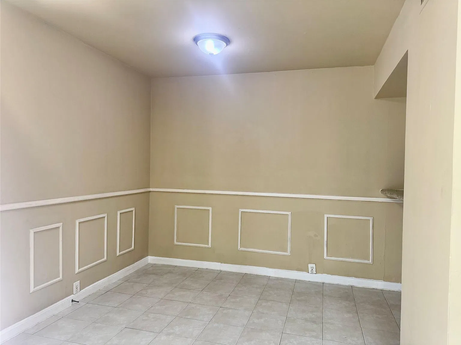 1 bed, 1.0 bath, 686 sqft, $1,100 — Photo 2