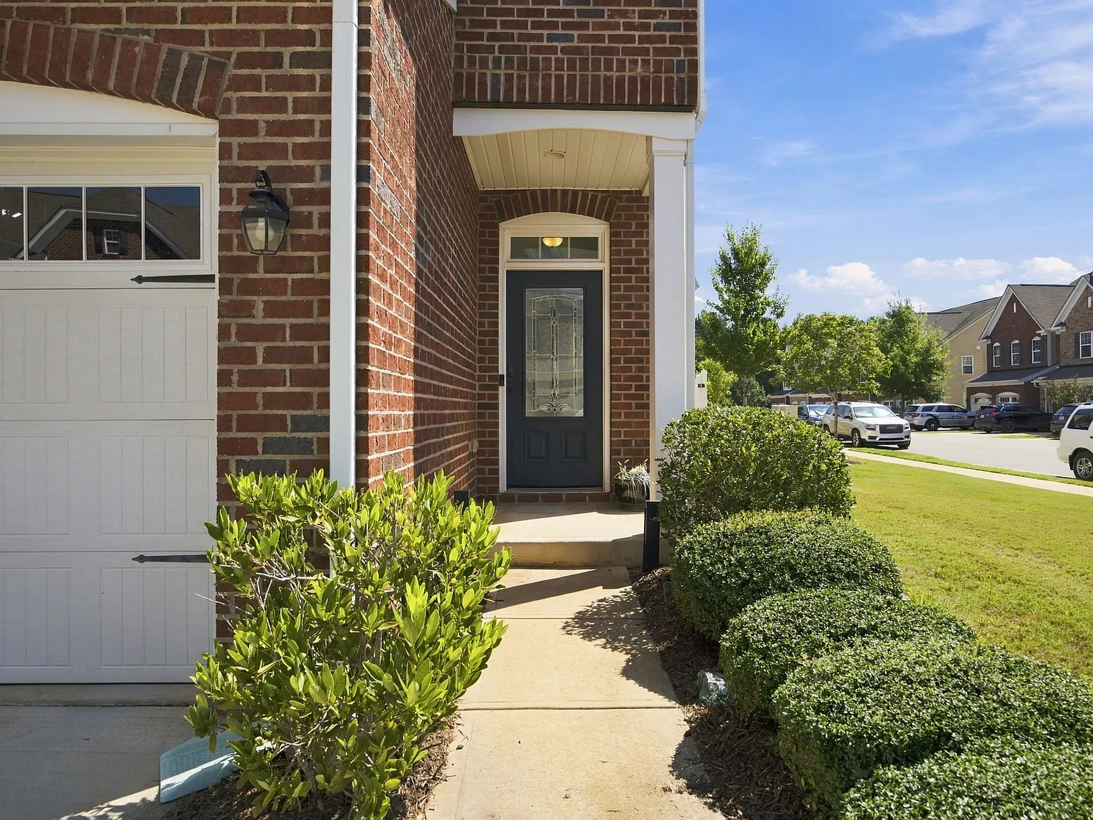 3 bed, 2.5 bath, 1980 sqft, $2,100 — Photo 3