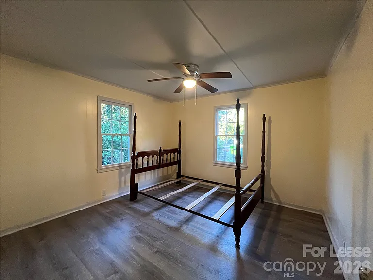 4723 Linden St — Photo 8