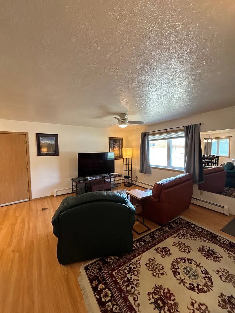 3 bedroom / Washer & dryer in unit! / Sorry no pets — Photo 4