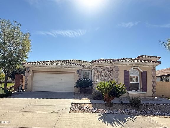 2nd image of 2311 E Honeysuckle Pl