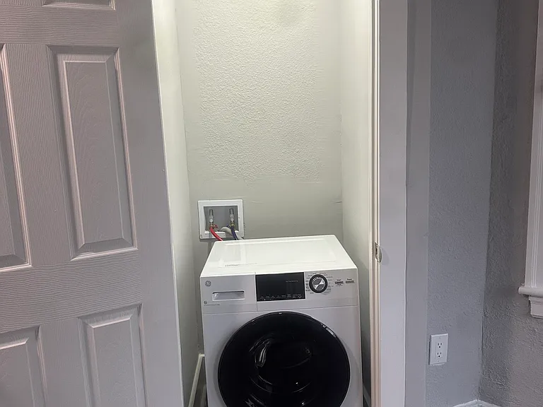 215-18 W Walnut Ln #C401 — Photo 17