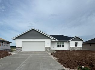 1633 Frontier Rd, Luxemburg, WI 54217