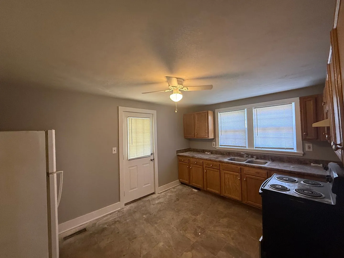 2 Bed/1 Bath House *Water Included* — Photo 3