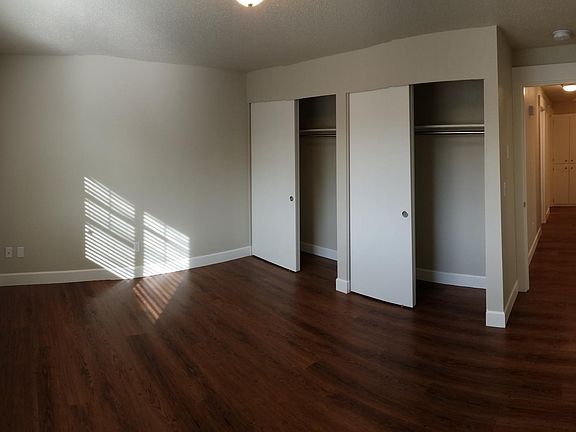 5th image of 2831 Claremont Dr