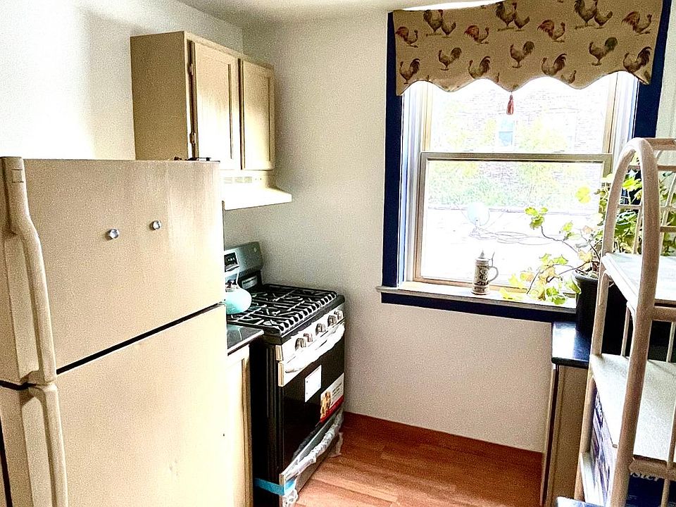1st image of 937 E Hyde Park Blvd Unit 3