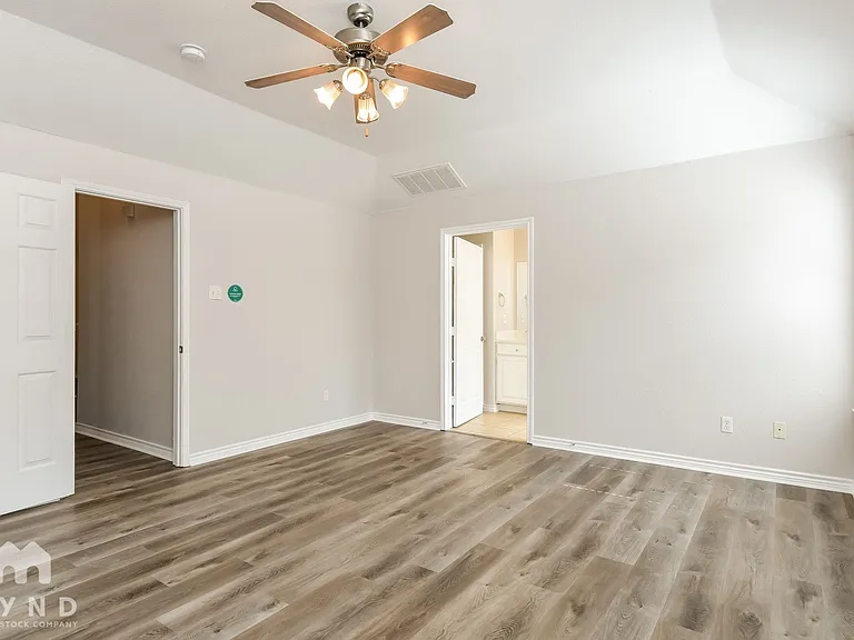 7016 Seton Hall Dr — Photo 10