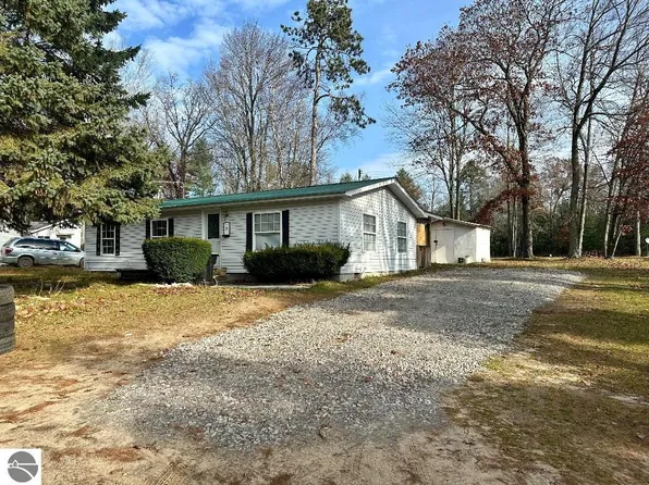 9166 Evergreen Rd, Gladwin, MI 48624