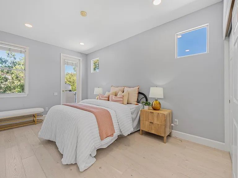 856 Lakeshore Dr — Photo 23