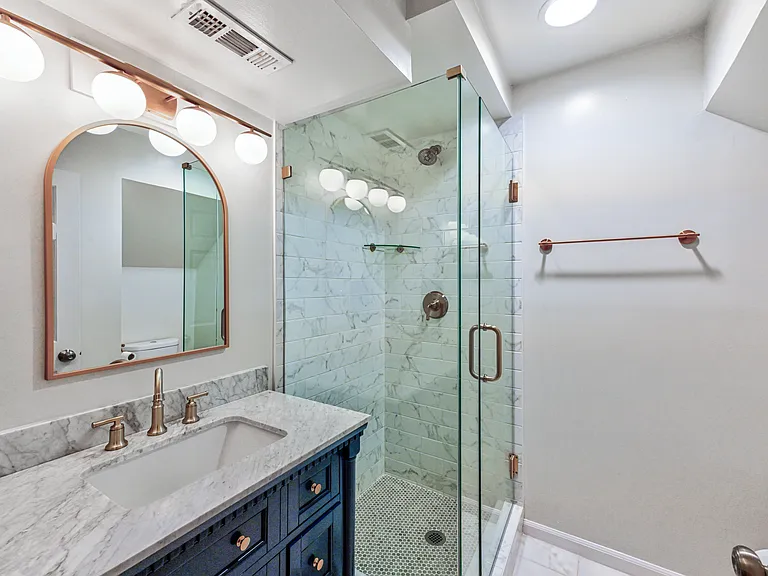 1369 E Rock Springs Rd NE — Photo 5