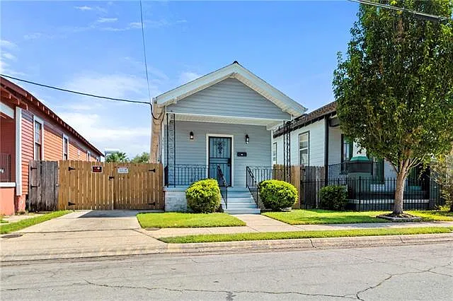 3 bed, 2.0 bath, 1440 sqft, $1,450 — Photo 1