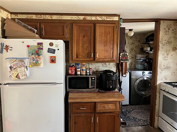 4th image of 106 W Walnut St