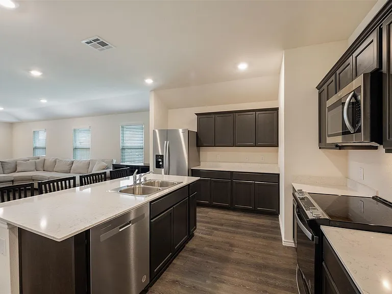 2952 Lawson Dr — Photo 2